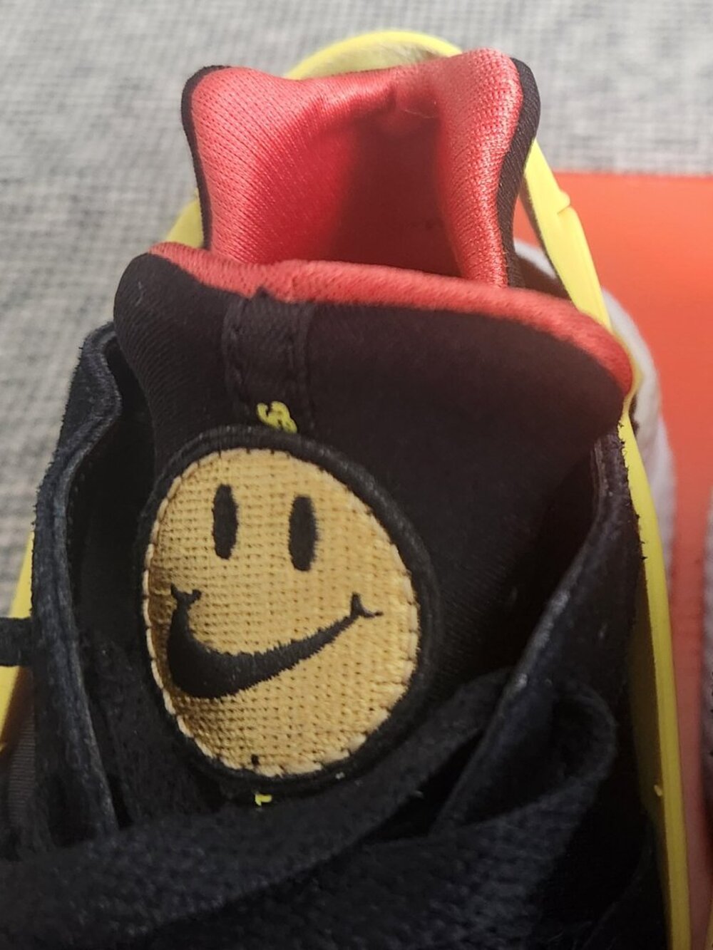 Nike Air Huarache Smiley Face Sneakers Women’s US 8 - Picture 2 of 10